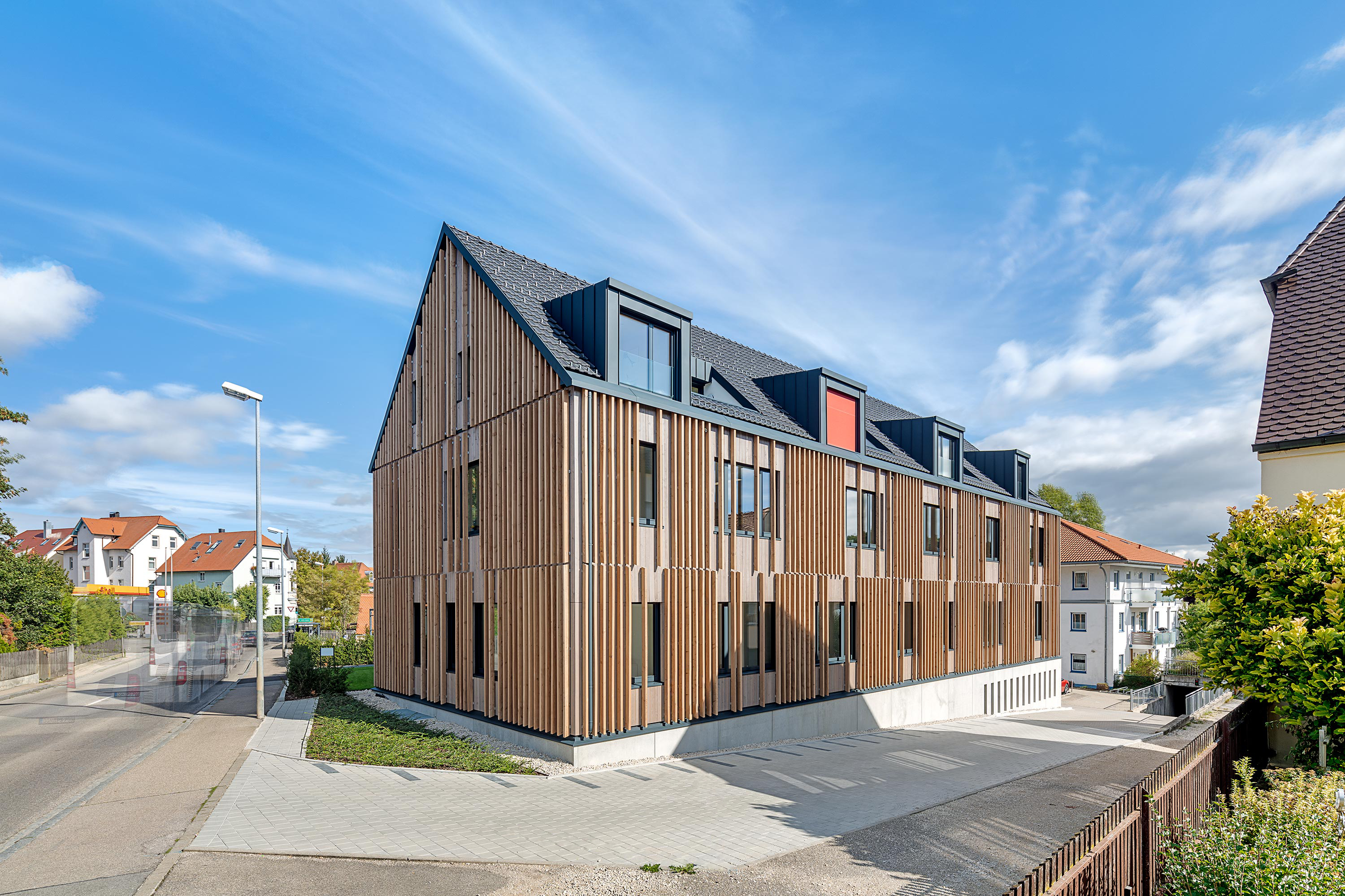 Aussenansicht Neubau mit Holzfassade (Quelle: Daniel Stauch Photography), 86720 Nördlingen